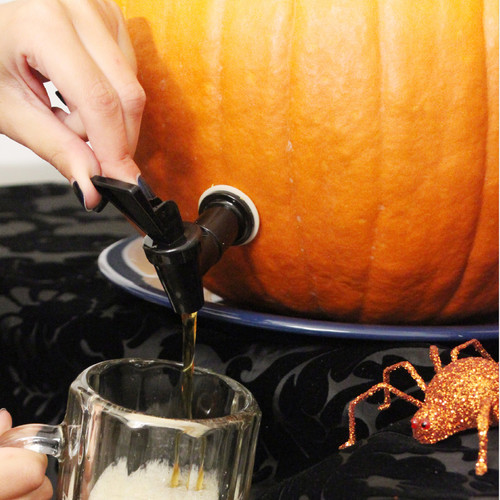 Jak zrobić ciekawą beczkę na halloweenowe napoje?