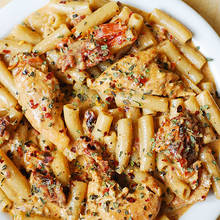 Jak przyrządzić makaron z mozzarellą i pomidorami?