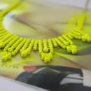 Jak zrobić optymistyczny naszyjnik neonowy?