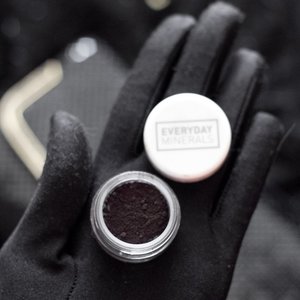 Jak samodzielnie zrobić eyeliner mineralny?