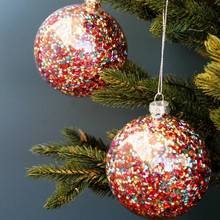 Jak zrobić piękne bombki z cekinami?