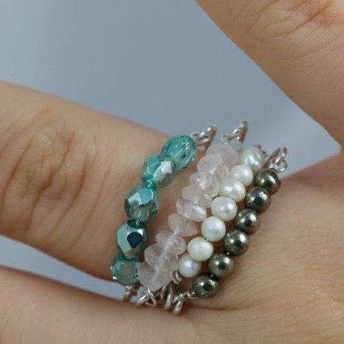 Jak zrobić ładny pierścionek z koralików?