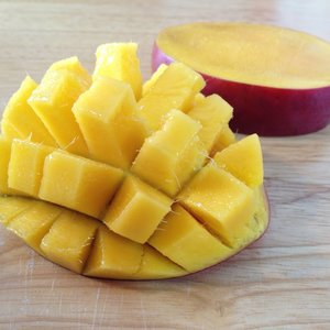 Pierwsze cięcie mango