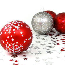 Jak ciekawie ozdobić stare bombki?