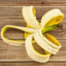 Proste zasady wybielania zębów skórką od banana