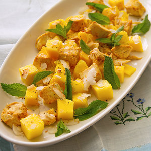 Jak przyrządzić sałatkę z kurczakiem, mango i kokosem?