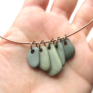 Naszyjnik z kamyczków – krok czwarty