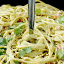 Jak zrobić smaczny makaron z chili i kukurydzą?