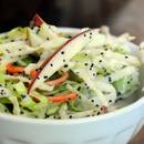 Jak zrobić pyszną surówkę z kapusty i jabłka?