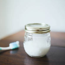 Jak przygotować domową pastę do zębów?