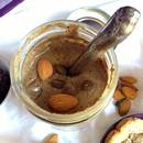 Pyszne masło kawowo-migdałowe – jak je zrobić?