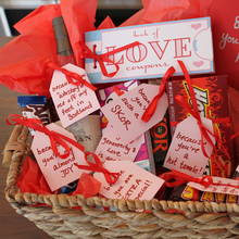 Jak wykonać walentynkowy koszyk na cukierki?