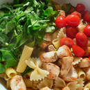 Jak przyrządzić makaron ze szpinakiem i pomidorami?