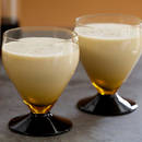 Jak przyrządzić likier jajeczny z rumem?