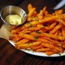 Pyszne frytki ze słodkich ziemniaków – jak je przygotować?