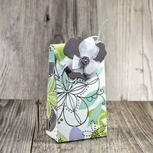 Jak wykorzystać koraliki do ozdobienia prezentu?