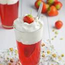 Jak zrobić szybki deser z galaretką i śmietaną?