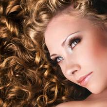 Jak dbać o włosy po trwałej?