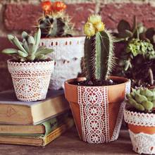 Jak oryginalnie ozdobić doniczkę koronką?