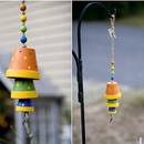 Jak zrobić ładne dzwonki wietrzne z doniczek?