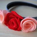 Opaska z filcowym kwiatem – jak ją zrobić?