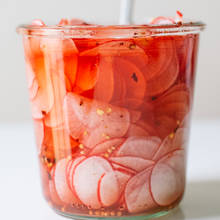 Prosty sposób przyrządzania rzodkiewek marynowanych