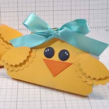 Jak przygotować kartkę w kształcie kurczaczka?