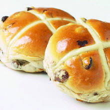 Jak przygotować smaczne i ładne bułeczki z krzyżykiem?