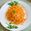 Ciekawy sposób przyrządzenia sałatki w kształcie marchewki