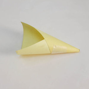 Lakier do paznokci z brokatem – krok 1