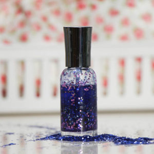 Lakier do paznokci z brokatem – krok 3