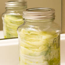 Jak zrobić domowy płyn do demakijażu?