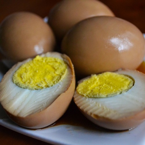 Jak przyrządzić oryginalne jajka w sosie sojowym?