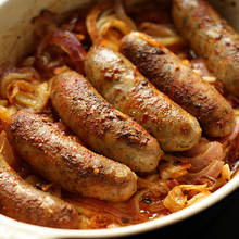 Pyszna biała kiełbasa z pieczarkami – jak ją przygotować?