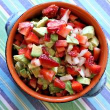 Jak zrobić dobrą salsę truskawkowo-awokadową?