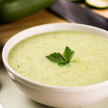 Pyszna zupa z cukinii – jak ją przyrządzić?