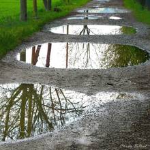 Jak bezpiecznie jeździć przez kałuże?