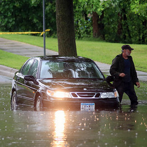 Czym grozi zalanie samochodu?