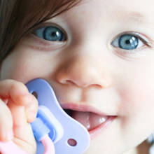 Jak poprawnie oduczyć dziecko ssania smoczka?