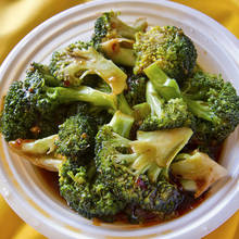 Brokuły z sosem indyjskim – jak je przygotować?