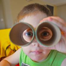 Jak zrobić lornetkę z papierowych kubków?