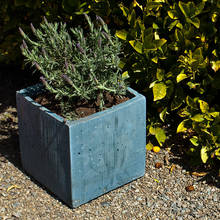 Jak wykonać donicę z betonu?