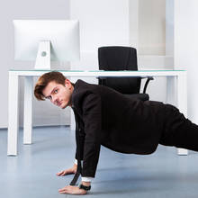 Jak dobrze rozciągać się w pracy?