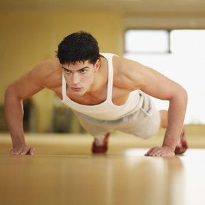 Jak poprawnie ćwiczyć pompki?