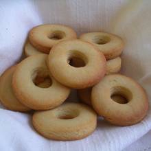 Jak zrobić słodkie ciastka z dziurką?