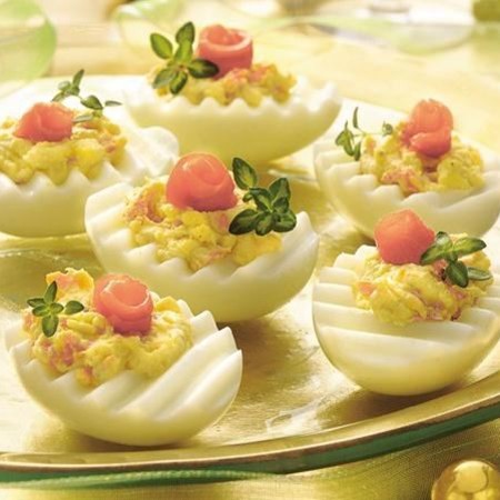Pyszne jajka z żółtym serem – jak je przygotować?