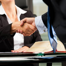 Jak wybrać dobrego adwokata?