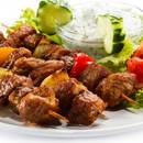 Smaczne szaszłyki drobiowe z cebulą i papryką – jak je przyrządzić?