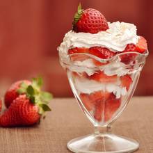 Jak przyrządzić pyszne truskawki z bitą śmietaną?