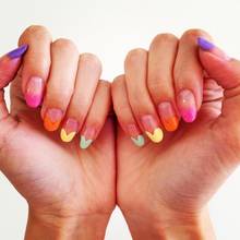 Jak pomalować paznokcie w serduszka?